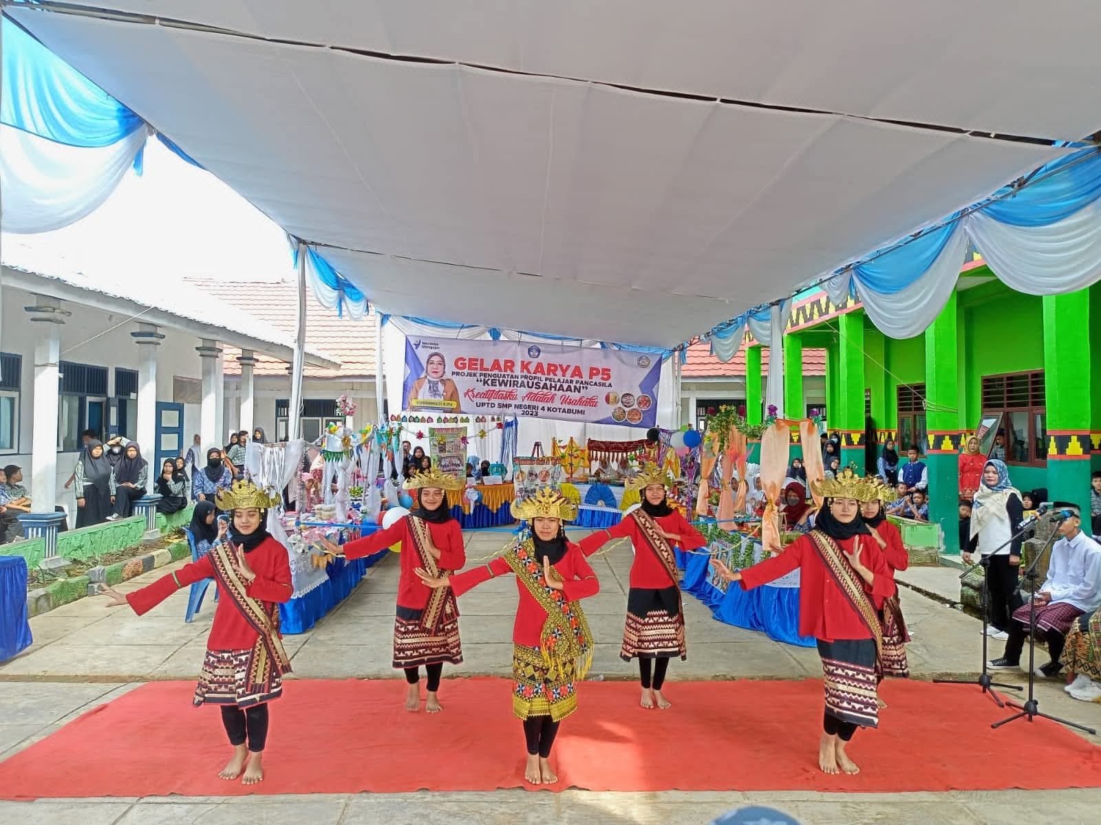 Foto sesi kegiatan tari