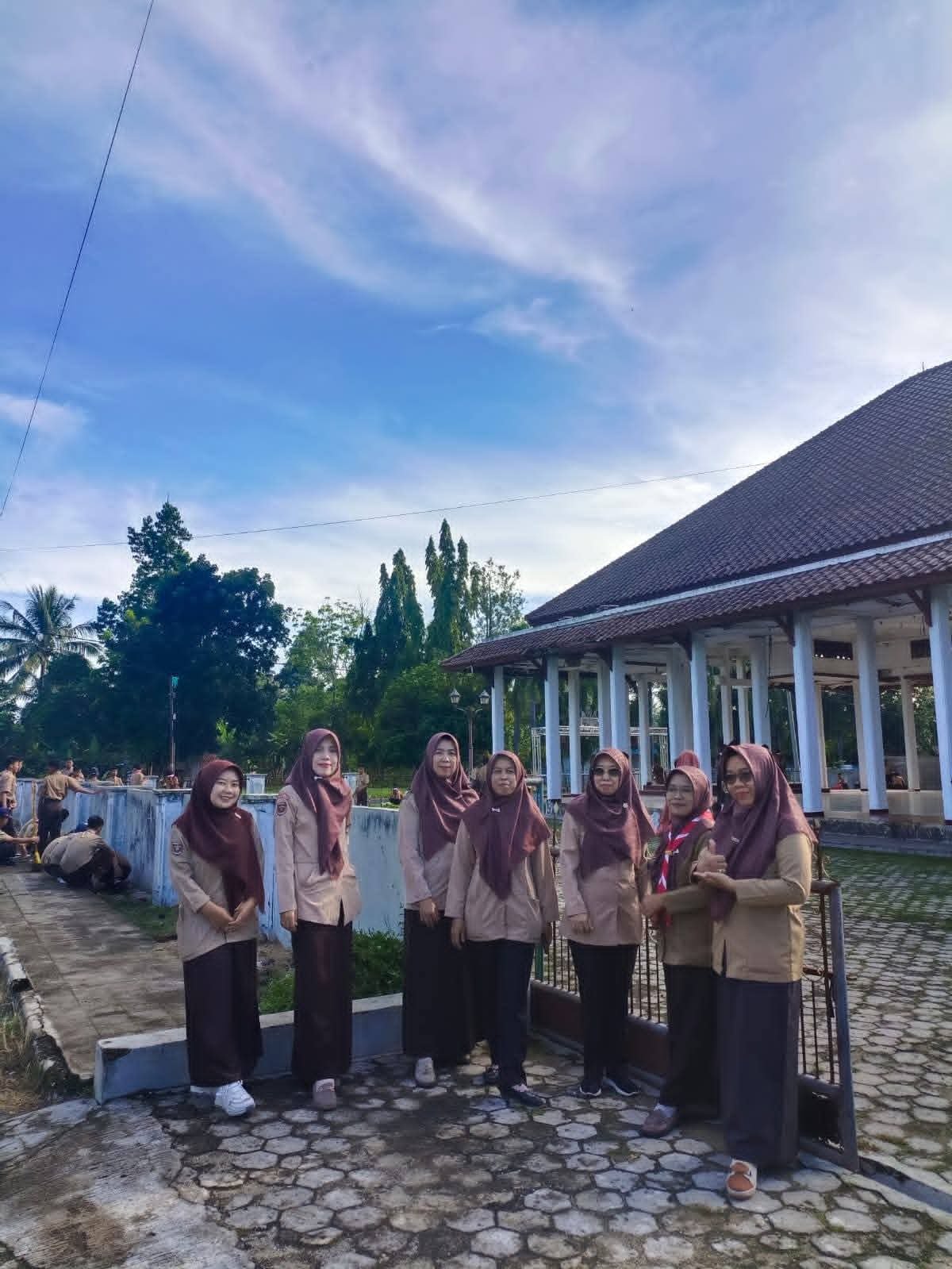 Foto bersama ibu Waka kesiswaan 