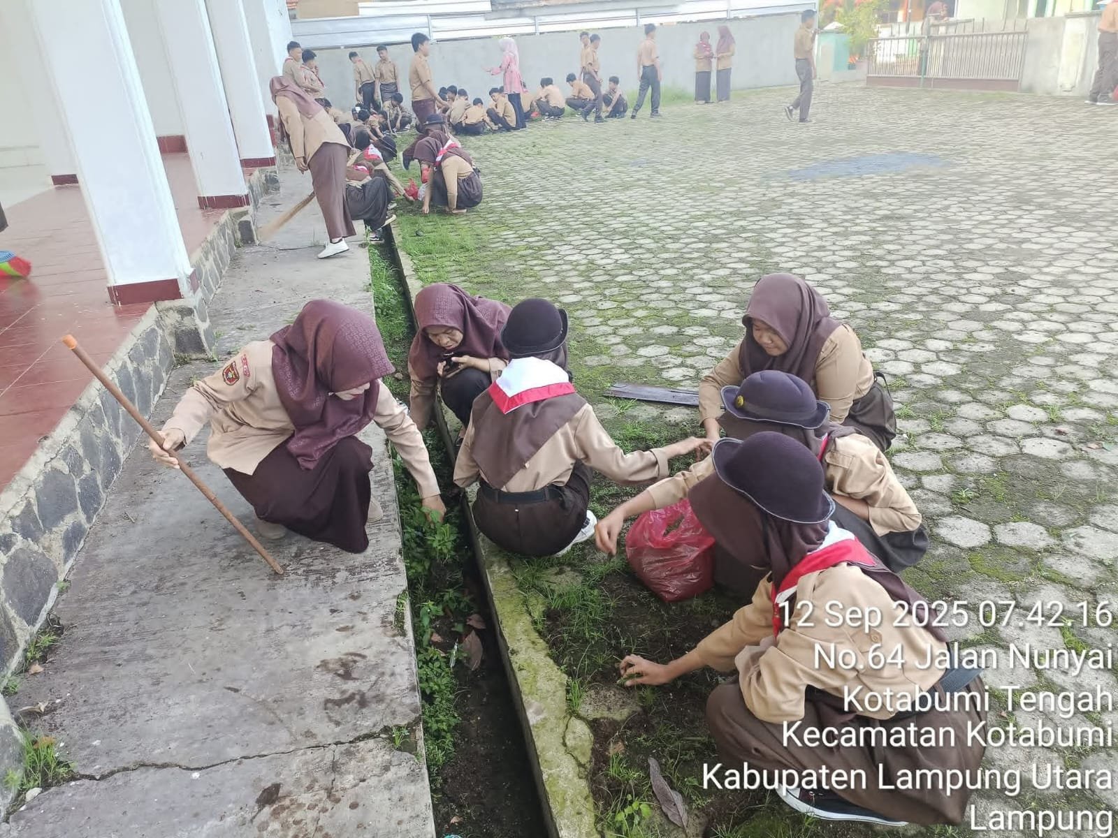 Rutinitas bersih bersih 