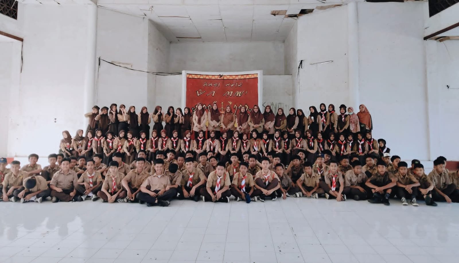 Foto bersama ibu Waka kesiswaan 